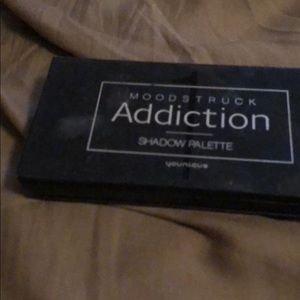 Eye shadow palette